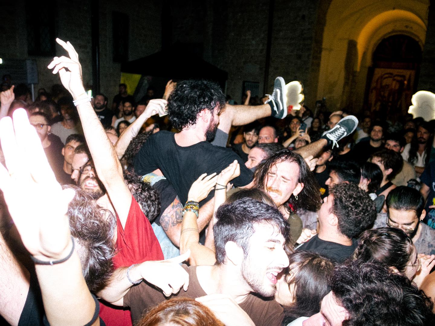 DISTORSIONI FEST 2023 – Luogo sicuro per gli amanti di chitarre, pogo e abbracci