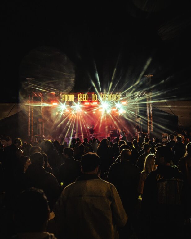 PARTI MOSHO, palco e artisti